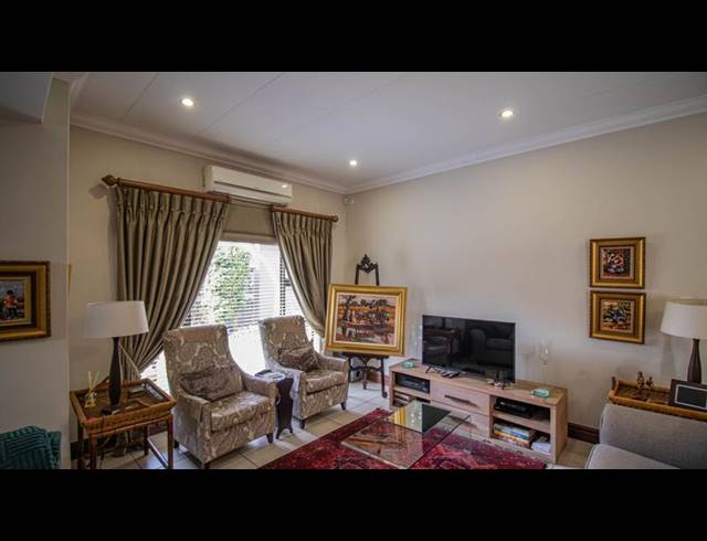 2 BEDROOM TOWNHOUSE FOR SALE IN RETIRE AT MIDSTREAM